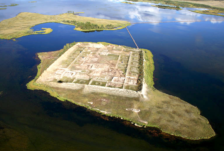 Пор-Бажын: крепость посреди озера